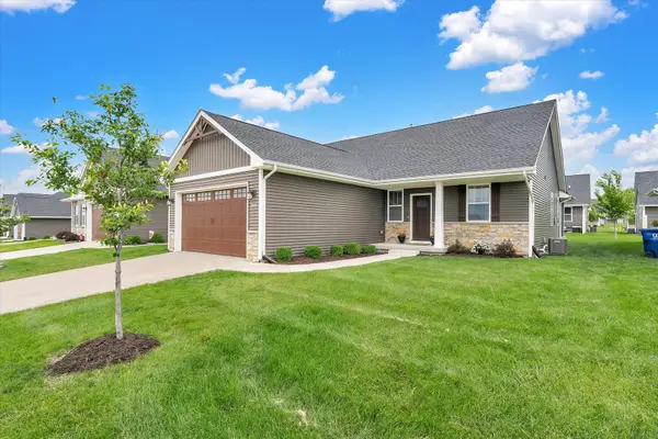 3052 Charissas Place, Bettendorf, IA 52722
