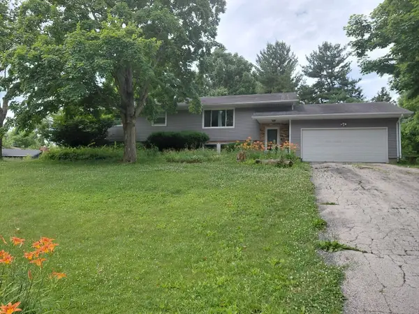 19897 Lakewood Drive, Bloomington, IL 61705