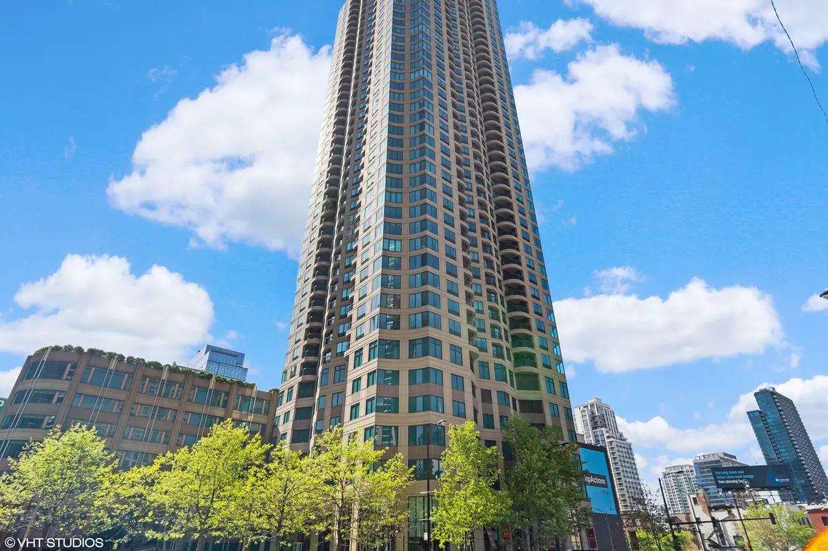 400 N La Salle Drive #2002, Chicago, IL 60654 - #1