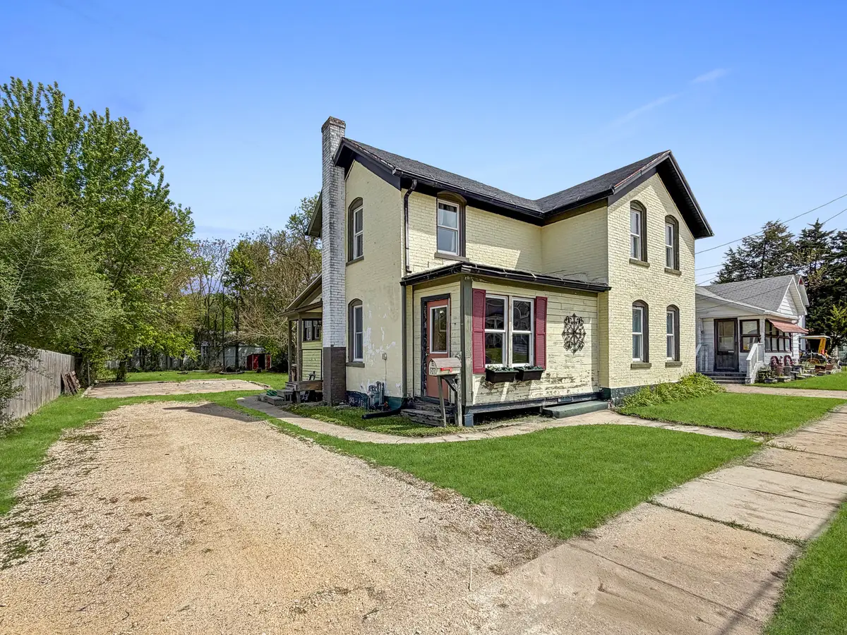 922 E Shawnee Street, Freeport, IL 61032 - #1