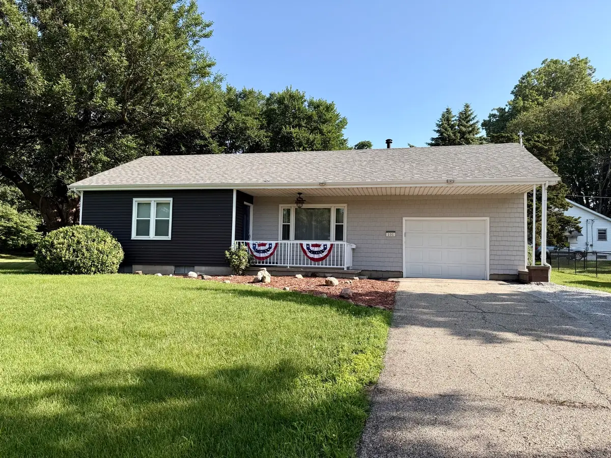 101 S Fairview Place, Clinton, IL 61727 - #1