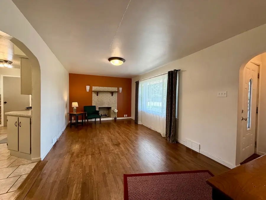 101 S Fairview Place, Clinton, IL 61727 - #2