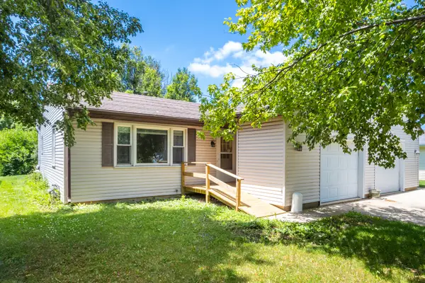 1521 Pebblewood Drive #1521, Sycamore, IL 60178