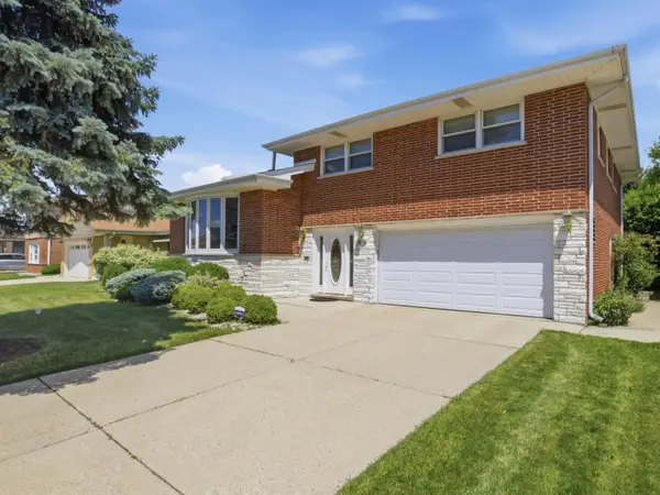 8238 W Balmoral Avenue, Chicago, IL 60656