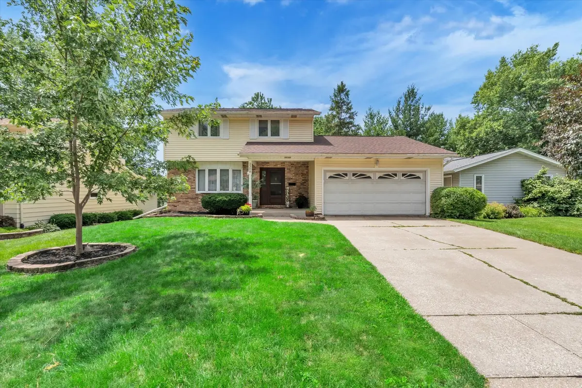 2308 Queens Court, Bettendorf, IA 52722 - #1