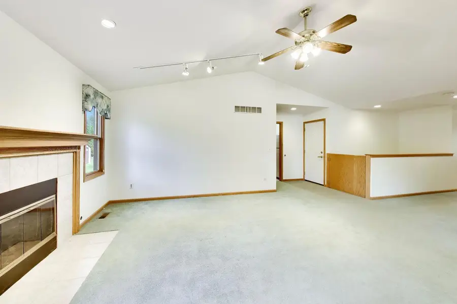 231 Clover Chase Circle, Woodstock, IL 60098 - #3