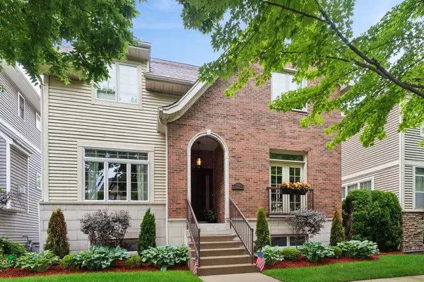 5652 N Lockwood Avenue, Chicago, IL 60646