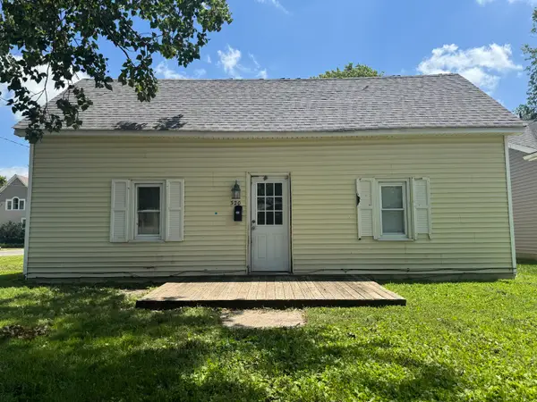 320 N Walnut Street, Arthur, IL 61911