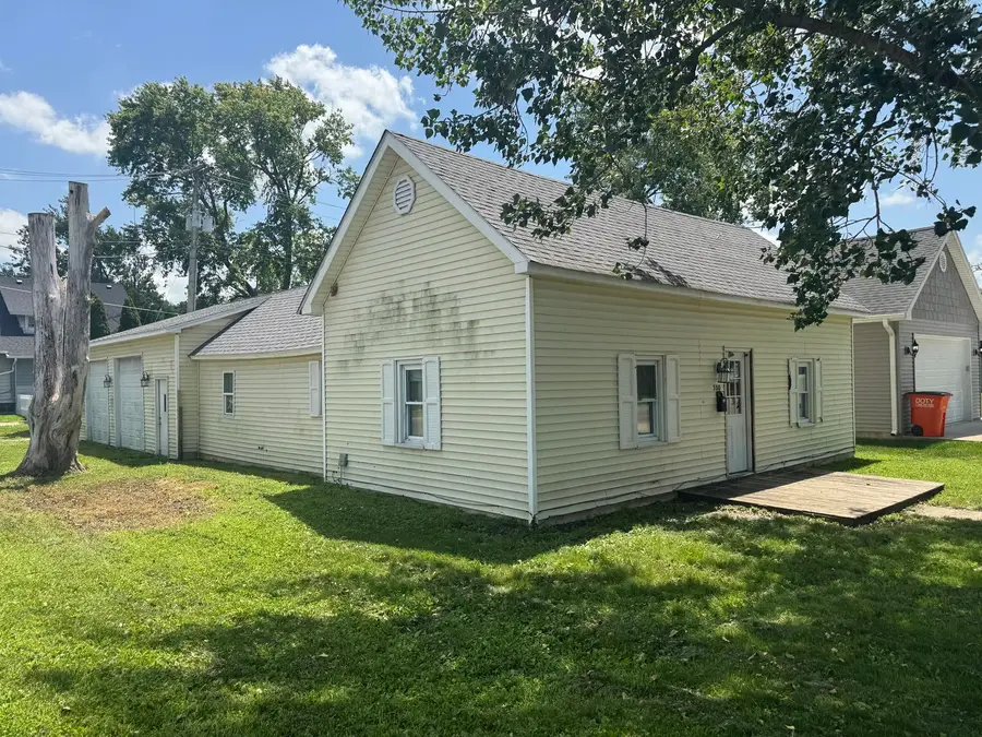 320 N Walnut Street, Arthur, IL 61911 - #2
