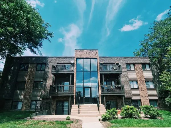1482 Stonebridge Circle #C-6, Wheaton, IL 60189