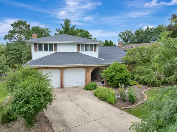 628 Camelot Drive, Burr Ridge, IL 60527