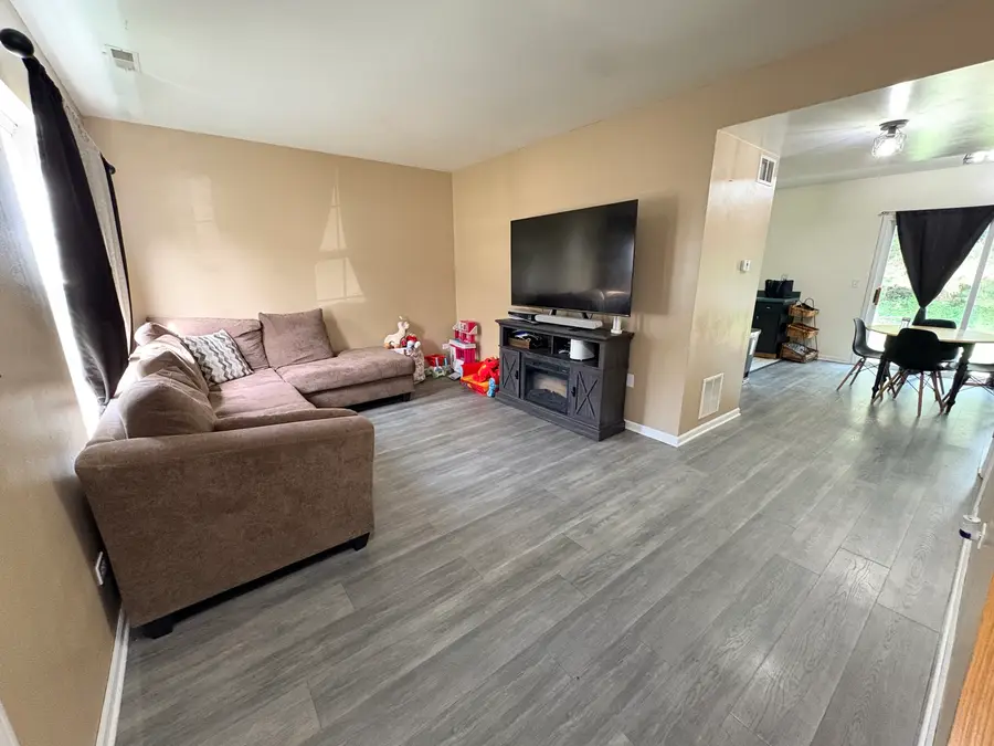 1422 W Split Oak Circle, Round Lake Beach, IL 60073 - #3