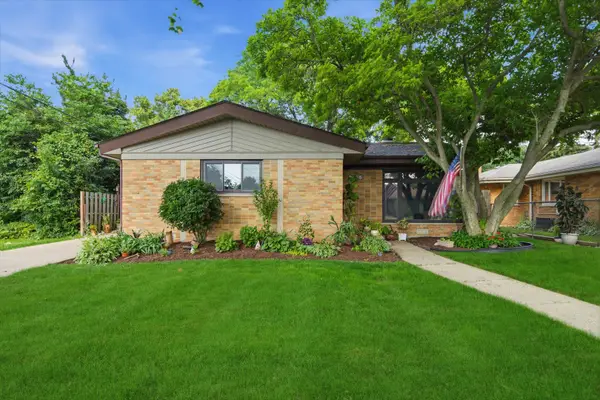 2455 Belleview Avenue, Westchester, IL 60154