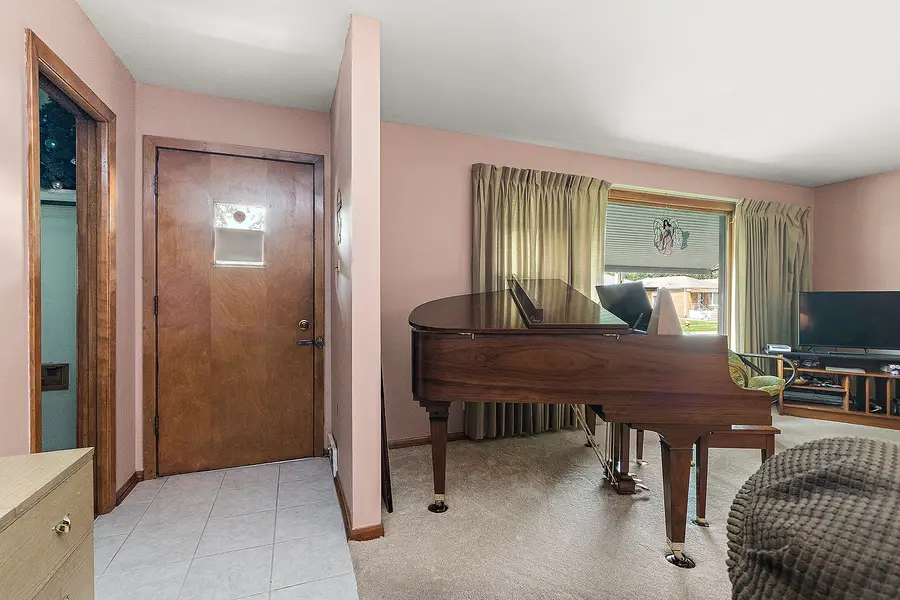14401 S Hoxie Avenue, Burnham, IL 60633 - #3