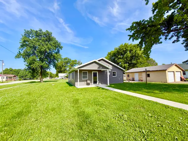 101 N Railroad Street, Patoka, IL 62875