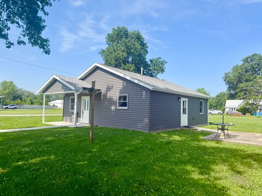 101 N Railroad Street, Patoka, IL 62875 - #2
