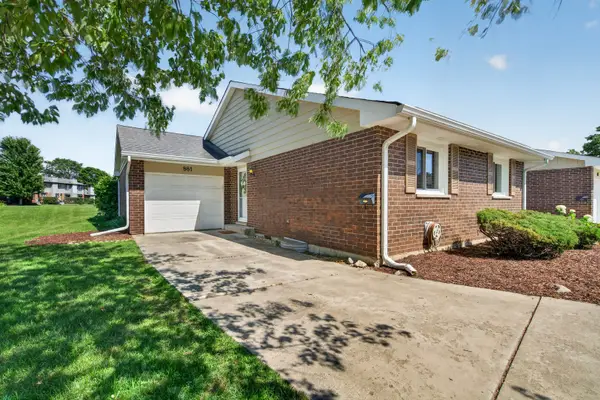 881 Heatherbrook Court, Wheaton, IL 60189
