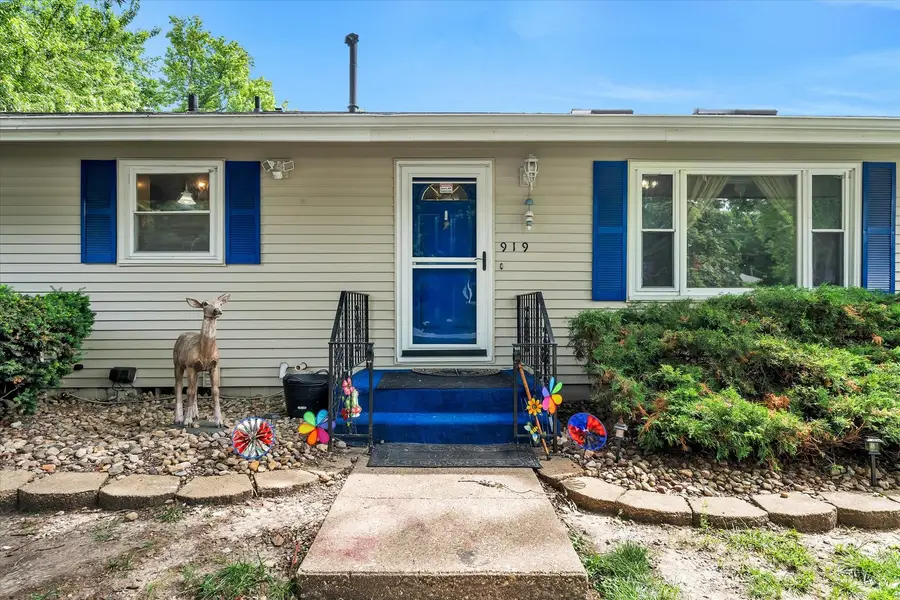 919 Colony Drive, Davenport, IA 52806 - #2