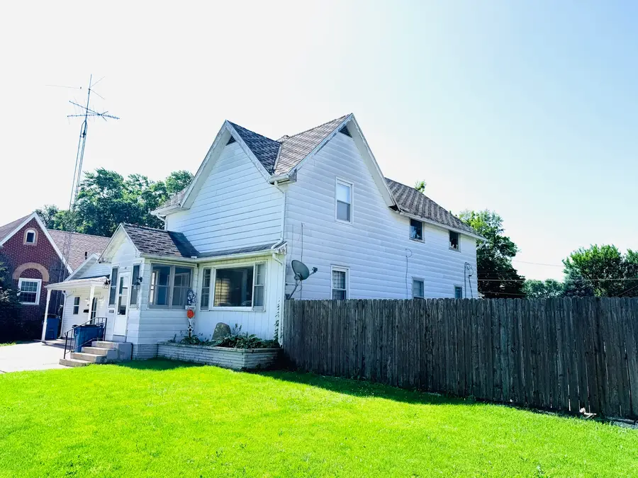 411 W Washington Street, Hoopeston, IL 60942 - #2