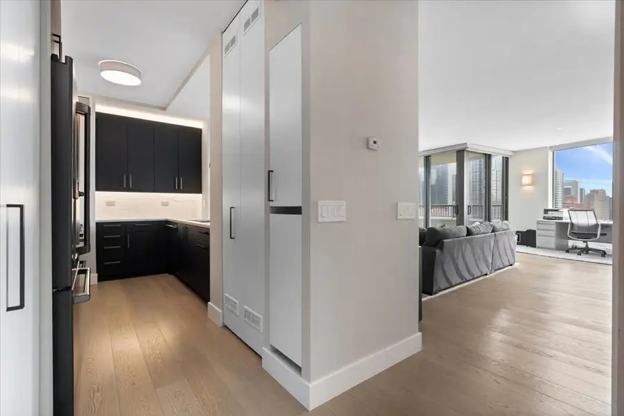 501 N Clinton Street #2004, Chicago, IL 60654 - #3