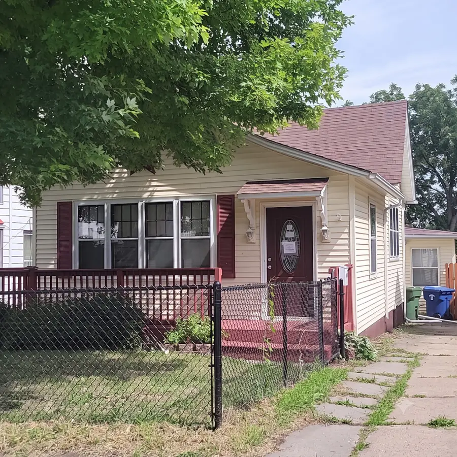 752 9th Avenue, Clinton, IA 52732 - #2