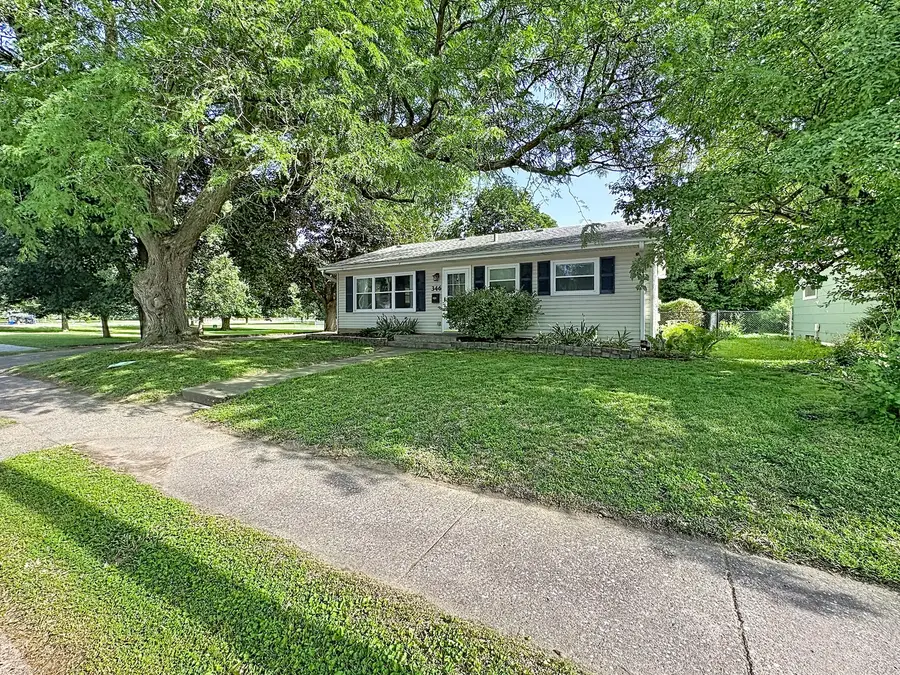346 W 32nd Street, Davenport, IA 52803 - #2