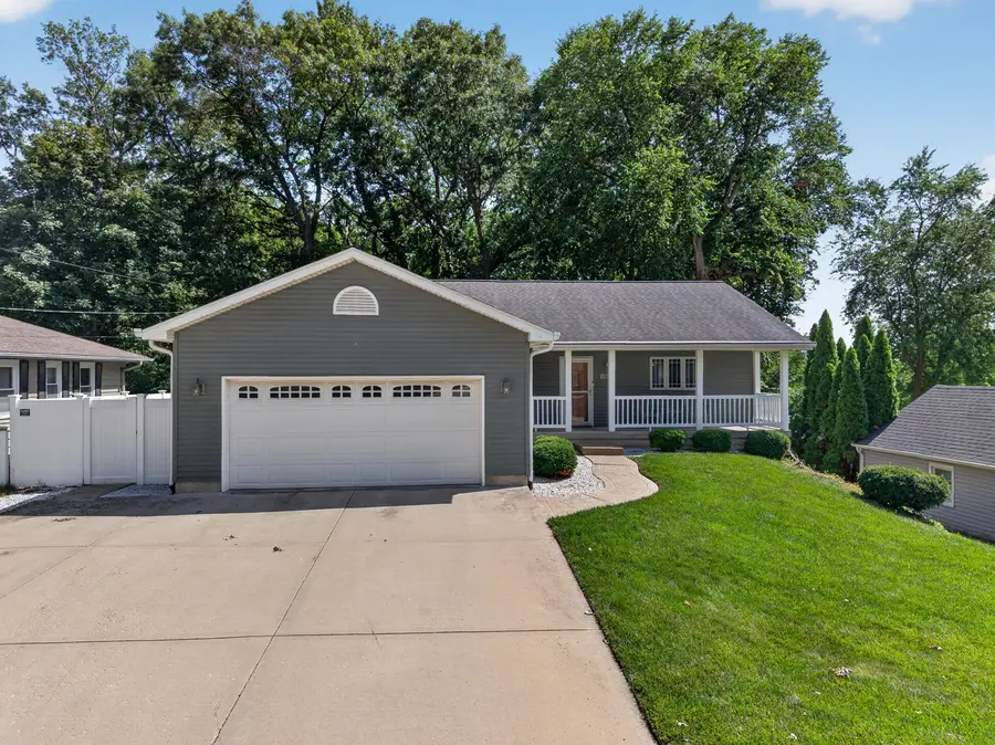 303 Hillside Avenue, Ottawa, IL 61350 - #3