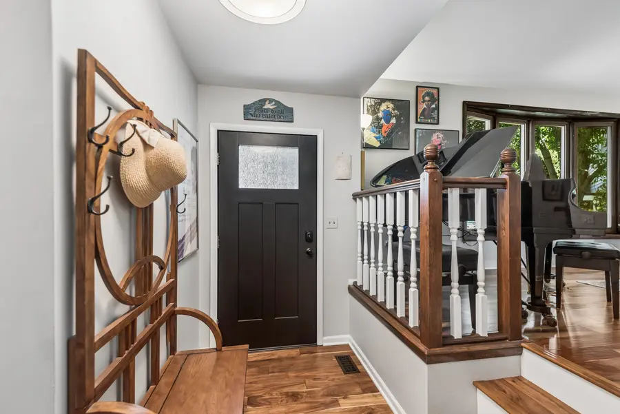 586 N Garfield Boulevard, Grayslake, IL 60030 - #2