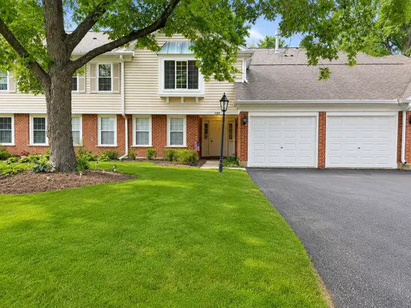 585 Edinburgh Lane #B, Prospect Heights, IL 60070