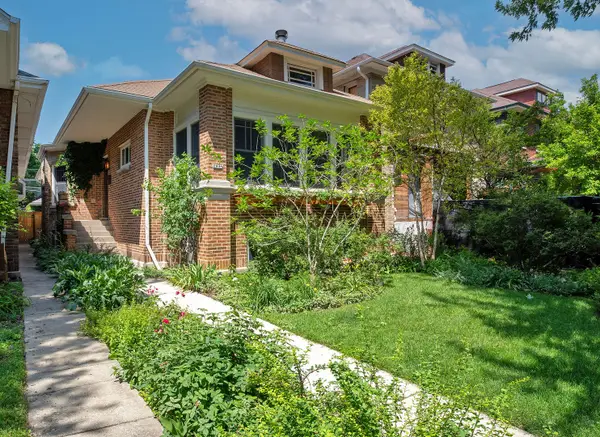 2948 W Wilson Avenue, Chicago, IL 60625