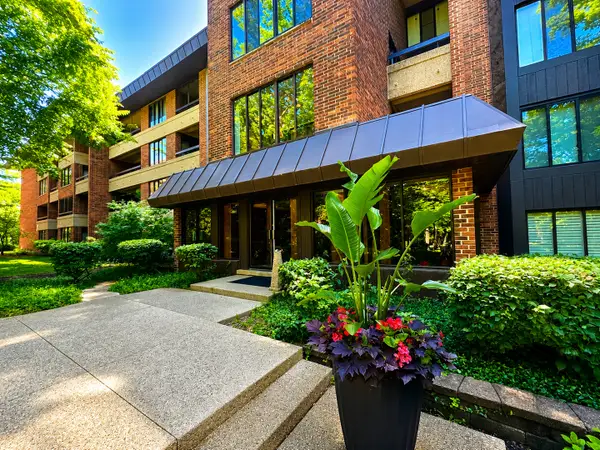 1401 Burr Oak Road #303B, Hinsdale, IL 60521