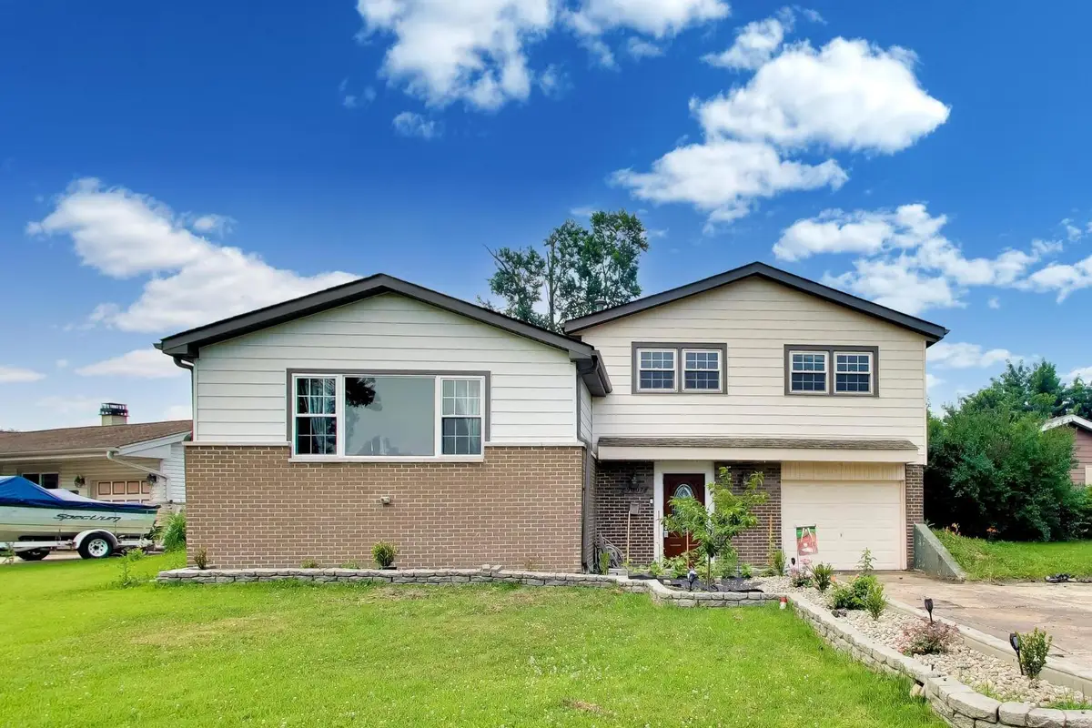 9007 W 92nd Street, Hickory Hills, IL 60457 - #1