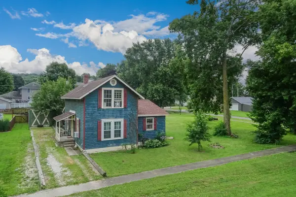 300 N Bogardus Street, Elkhart, IL 62634