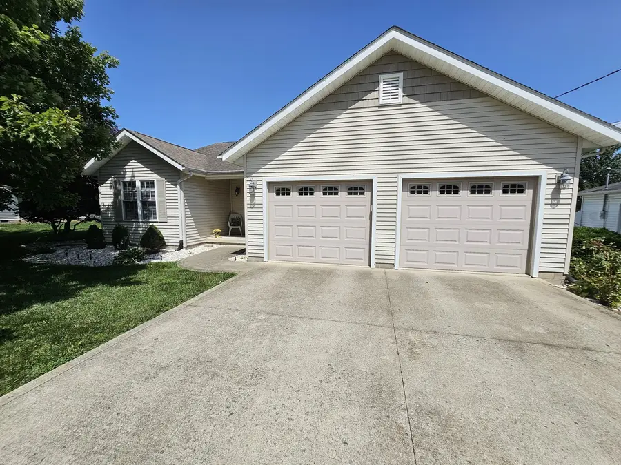 404 W Beacon Court, Mount Vernon, IL 62864 - #2