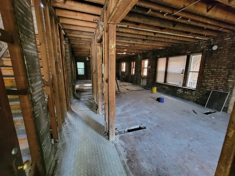 2302 W Addison Street, Chicago, IL 60618 - #3