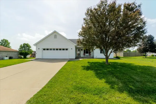 412 Sunset Drive, Colfax, IL 61728