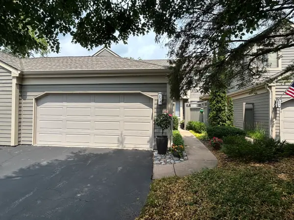 398 White Oak Lane, Lake Barrington, IL 60010