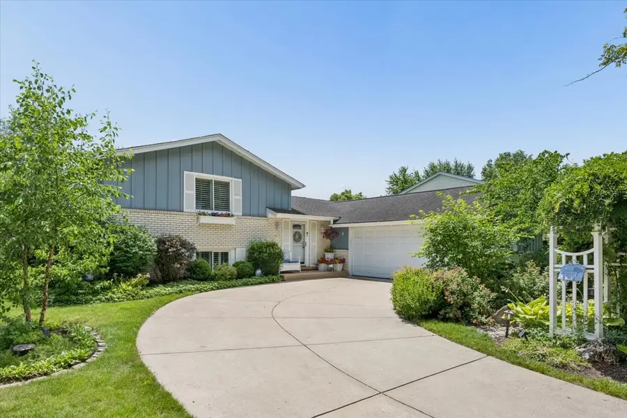 4017 Carousel Drive, Northbrook, IL 60062 - #2