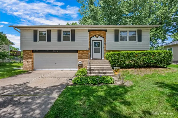 809 Stowell Avenue, Streamwood, IL 60107