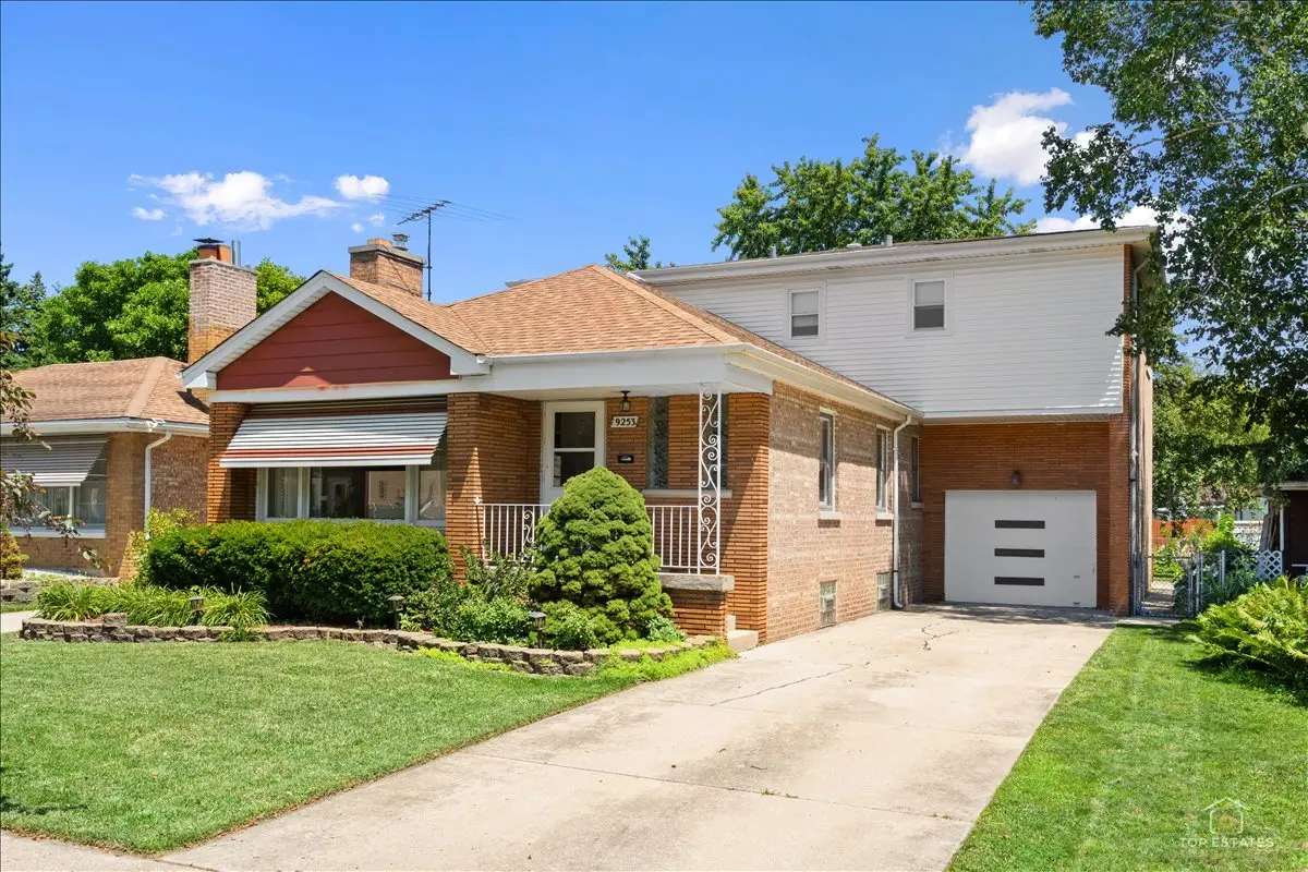 9253 S Sacramento Avenue, Evergreen Park, IL 60805 - #1