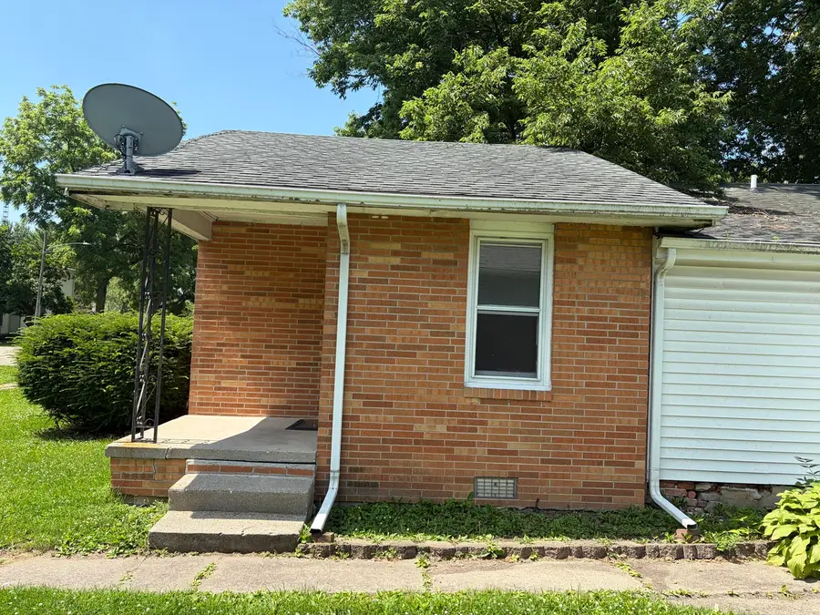 206 SW 6th Street, Atlanta, IL 61723 - #2
