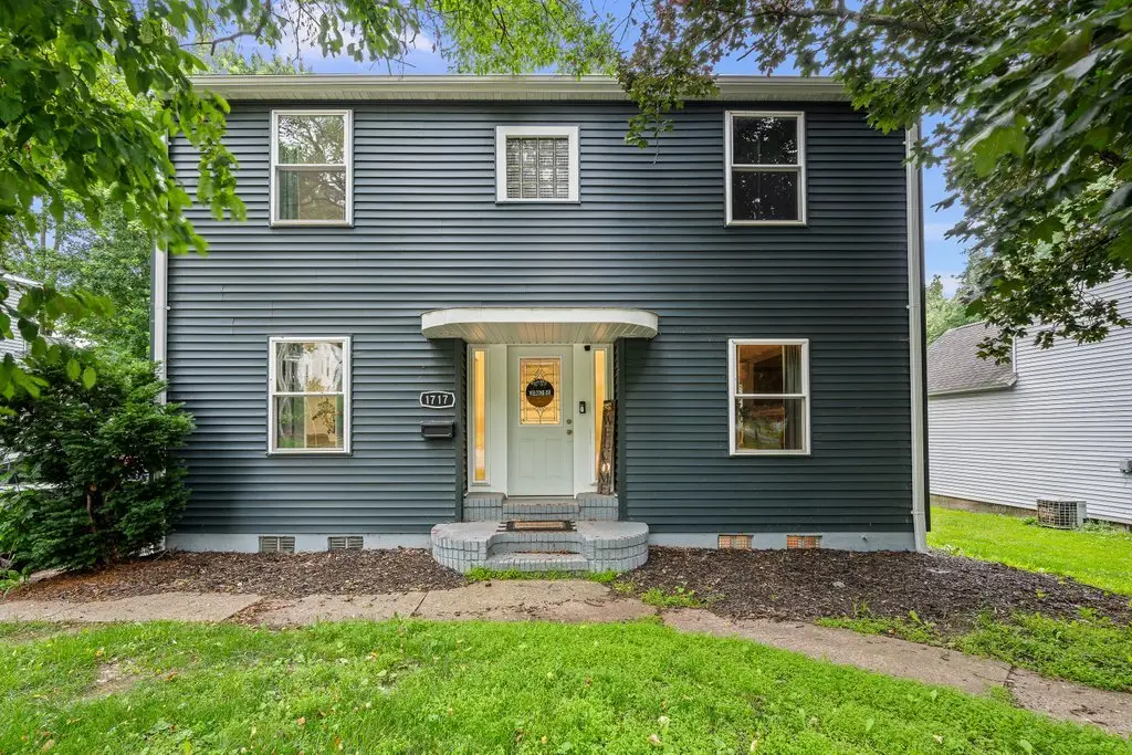 1717 N 3rd Street, Clinton, IA 52732 - #1