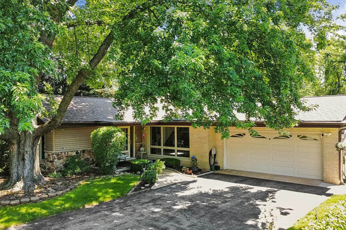 20W135 98th Street, Lemont, IL 60439 - #1