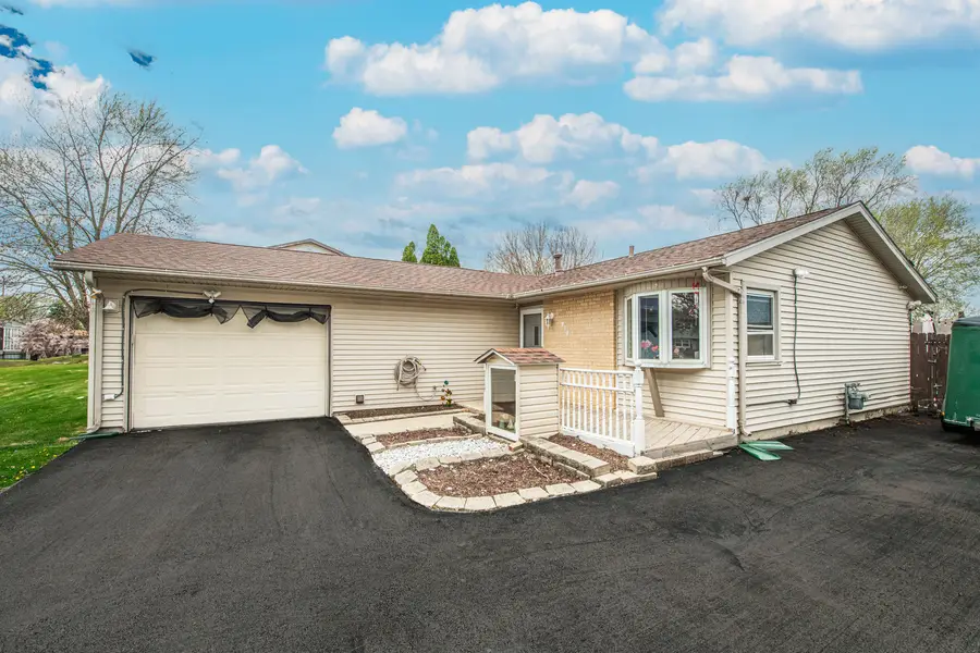 810 Oakton Avenue, Romeoville, IL 60446 - #2
