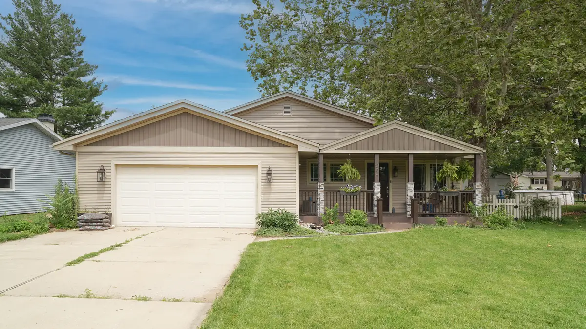 1004 S Division Street, Mahomet, IL 61853 - #1
