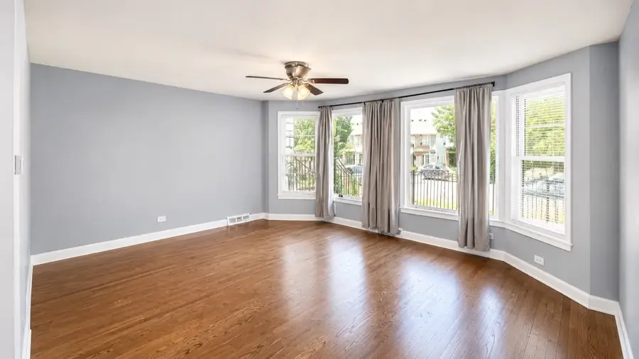 8635 S Burnham Avenue, Chicago, IL 60617 - #2