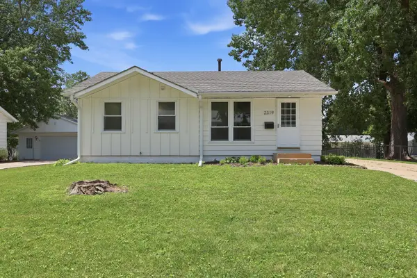 2319 Pinehurst Drive, Bettendorf, IA 52722