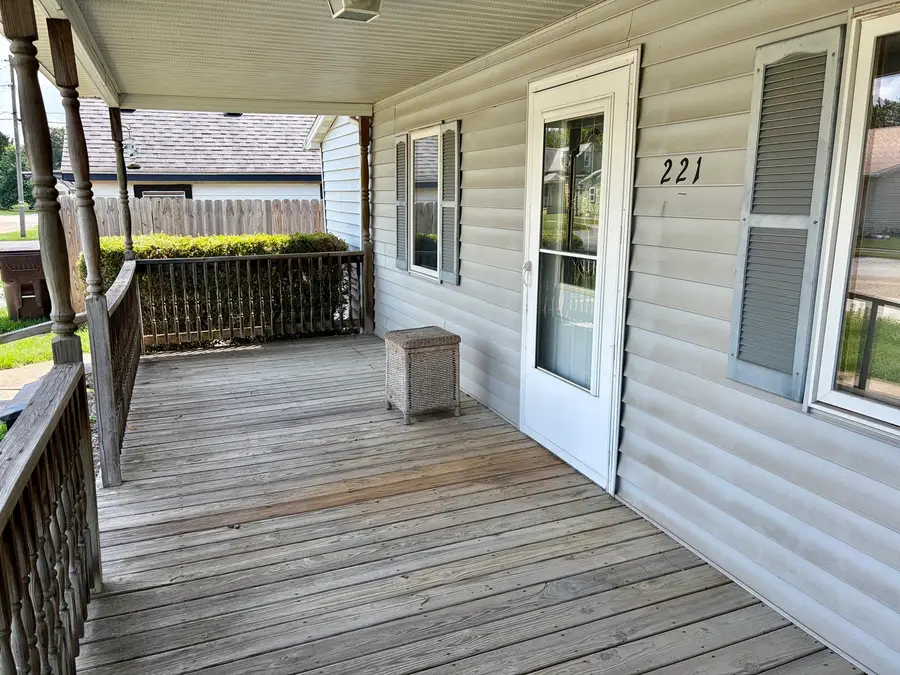 221 N George Street, Clinton, IL 61727 - #2