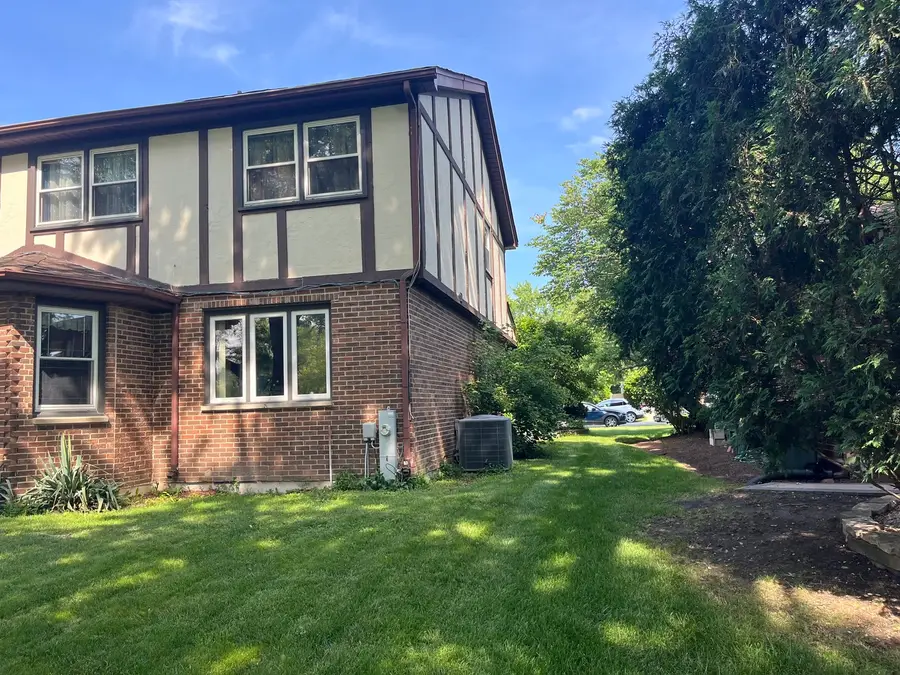 1212 N Honey Hill Road, Addison, IL 60101 - #2