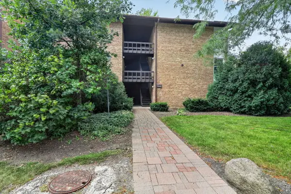 5542 E Lake Drive #74D, Lisle, IL 60532
